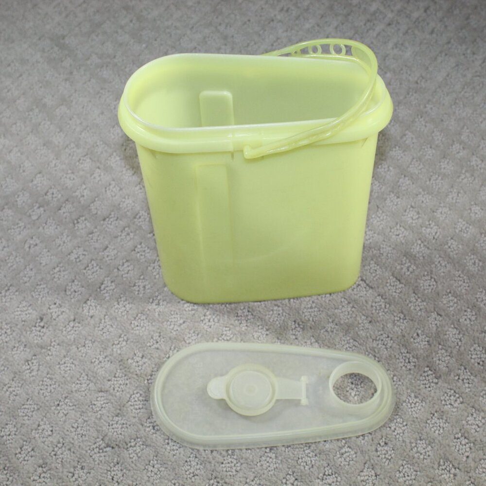 Vintage Tupperware Beverage Buddy Yellow Pitcher 587-7 w/ Lid Cap & Handle